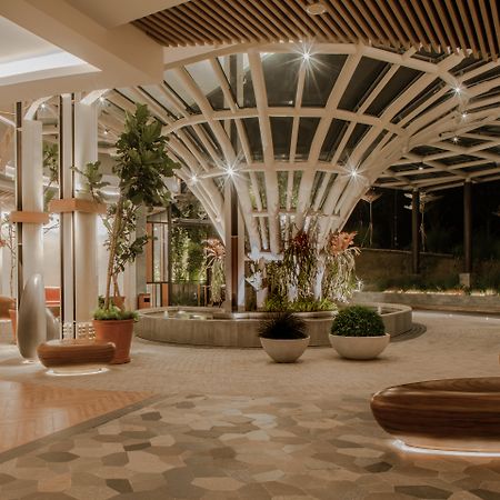 Hotel The Botanica Sanctuary à Puncak Extérieur photo The lobby of the hotel