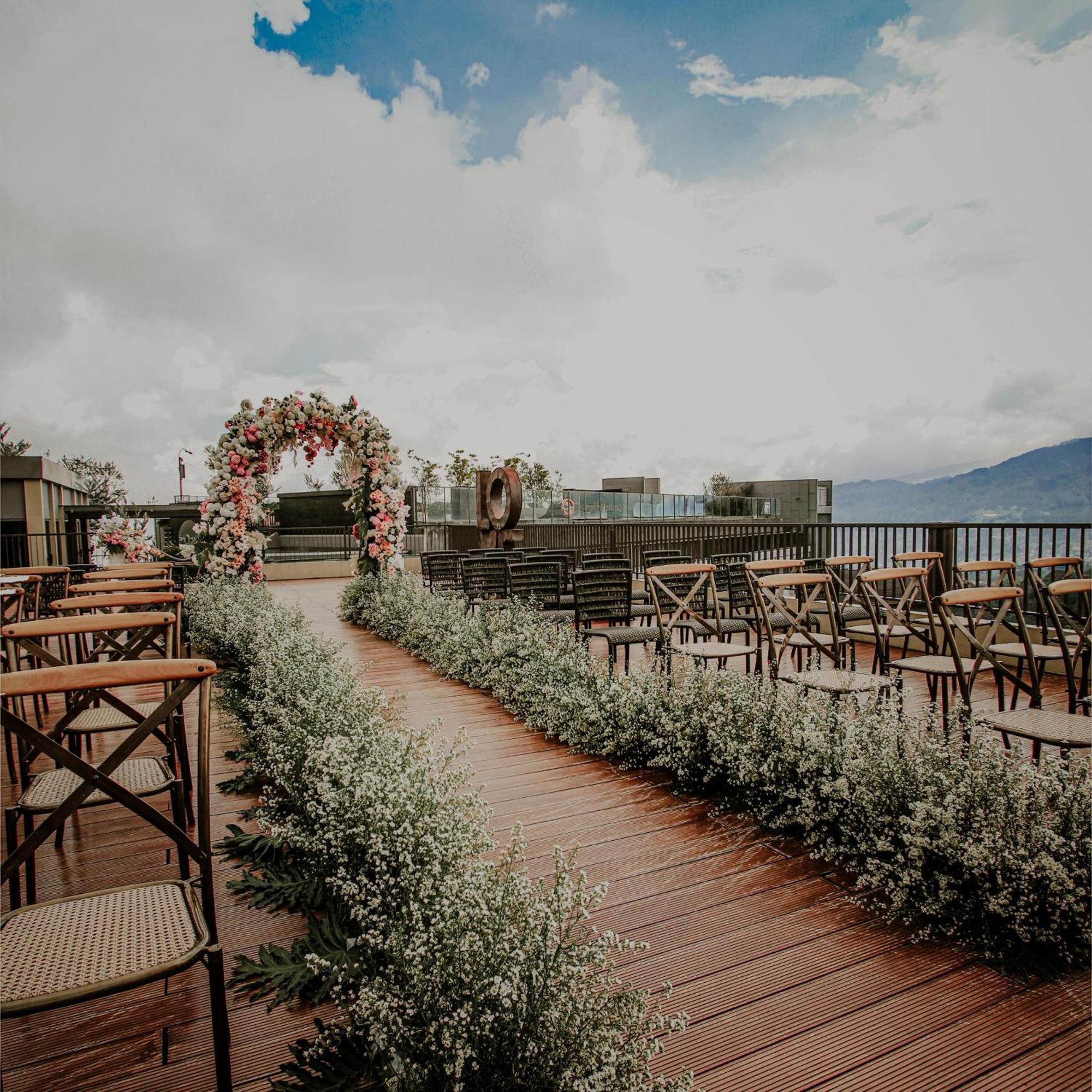 Hotel The Botanica Sanctuary à Puncak Extérieur photo The venue of the wedding